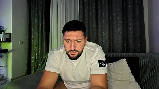 Snapshot of Gold_Alpha_Boy chatting on September 28, 5:51 pm Gold Alpha Boy online show from September 28, 5:51 pm