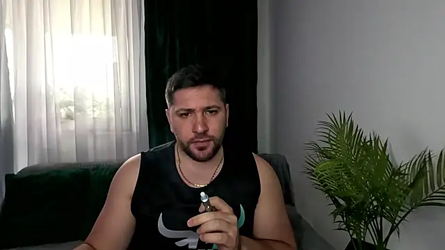 Snapshot of Gold_Alpha_Boy chatting on May 20, 12:11 pm Gold Alpha Boy online show from May 20, 12:11 pm