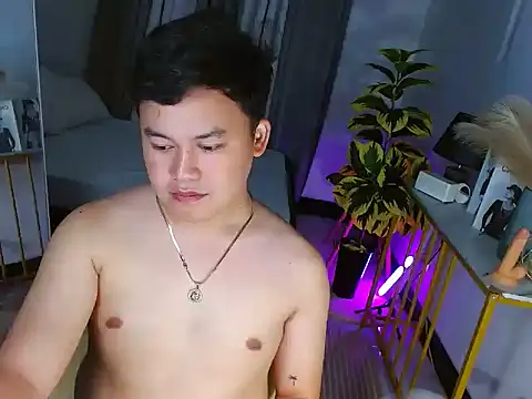 annocentboy online show from May 2, 8:08 am
