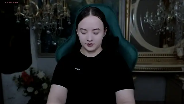 Snapshot of LaraBenson_ chatting on November 27, 10:39 am LaraBenson online show from November 27, 10:39 am