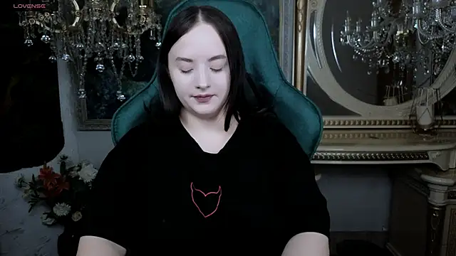 Snapshot of LaraBenson_ chatting on November 29, 10:51 am LaraBenson online show from November 29, 10:51 am