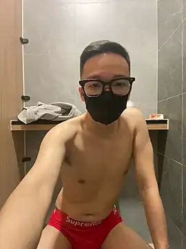 Snapshot of unnameds chatting on March 13, 8:54 am unnameds online show from March 13, 8:54 am