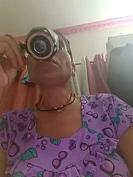 ISHANI-SINGH online show from November 4, 1:43 pm