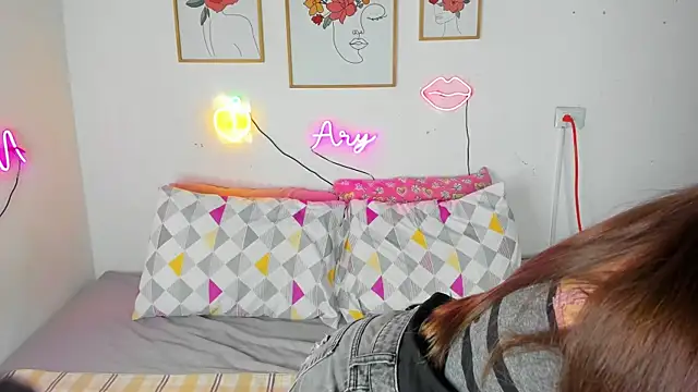 arielmishel online show from May 14, 9:49 am