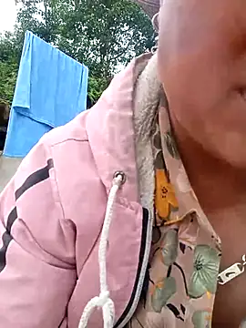 Snapshot of Chubbyhoney1 chatting on April 1, 6:14 am Chubbyhoney1 online show from April 1, 6:14 am