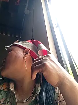 Snapshot of Chubbyhoney1 chatting on April 3, 5:27 am Chubbyhoney1 online show from April 3, 5:27 am