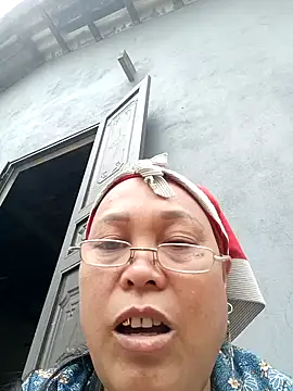 Snapshot of Chubbyhoney1 chatting on April 5, 2:42 am Chubbyhoney1 online show from April 5, 2:42 am