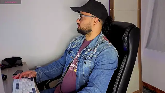 Ernesto-Rodriguez82 online show from October 10, 2:32 am