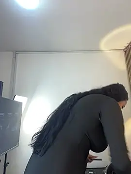 Dhapn Lennox online show from March 6, 1:51 pm