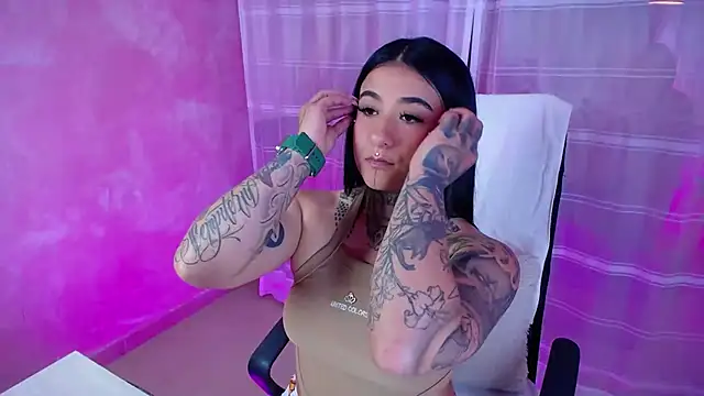 Adri Tatto  online show from October 14, 8:31 pm