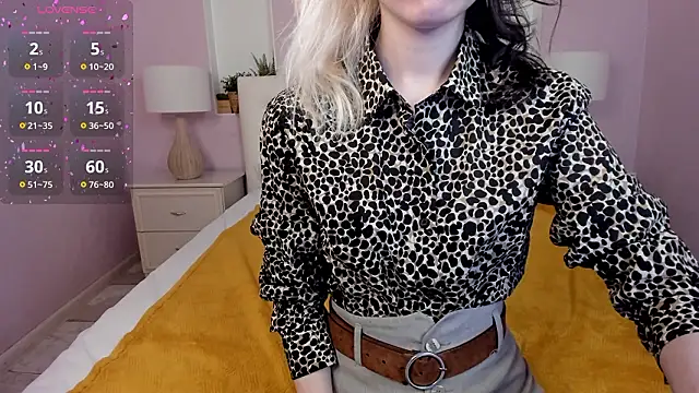 Snapshot of girl_next_doorr chatting on March 13, 1:18 pm girl next doorr online show from March 13, 1:18 pm