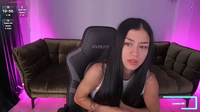 FataleNellie online show from September 18, 6:04 am