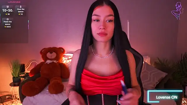 Snapshot of FataleNellie chatting on February 26, 9:25 pm FataleNellie online show from February 26, 9:25 pm