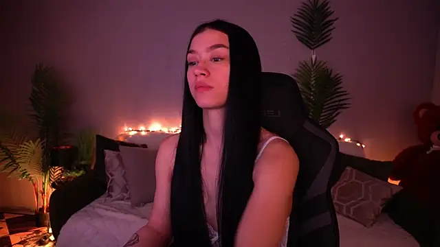 Snapshot of FataleNellie chatting on March 26, 9:53 pm FataleNellie online show from March 26, 9:53 pm