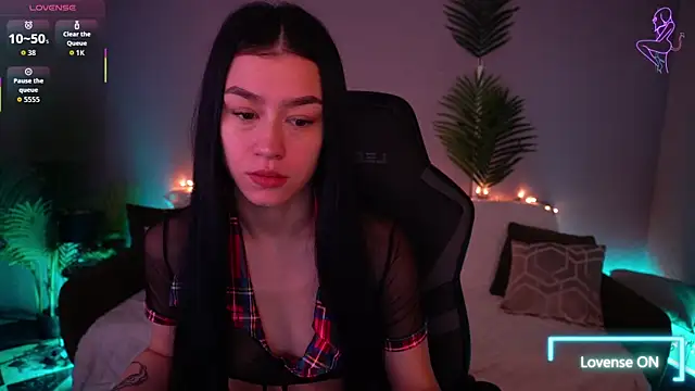 Snapshot of FataleNellie chatting on March 27, 9:58 pm FataleNellie online show from March 27, 9:58 pm