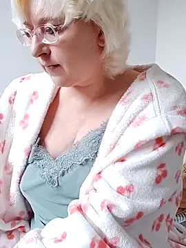 Snapshot of VikaKing chatting on September 27, 9:03 am VikaKing online show from September 27, 9:03 am