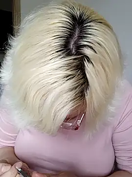 Snapshot of VikaKing chatting on October 18, 8:37 am VikaKing online show from October 18, 8:37 am