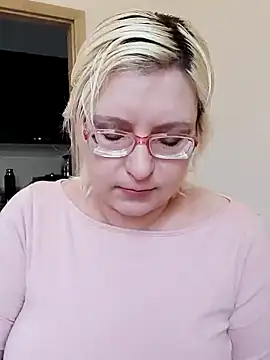 Snapshot of VikaKing chatting on October 24, 8:44 am VikaKing online show from October 24, 8:44 am