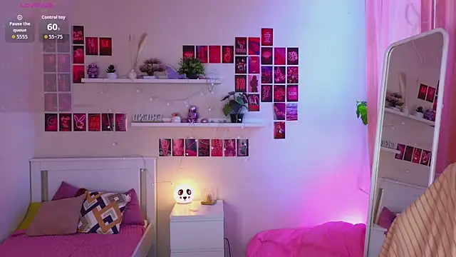 Queen Michelle  online show from September 14, 9:08 am