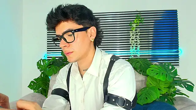 CamiiGuzmanX online show from March 5, 10:17 pm