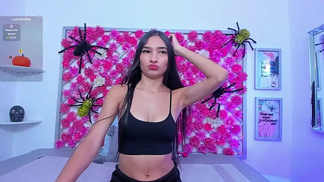 Snapshot of hannah_miller_1 chatting on October 27, 12:20 pm hannah miller 1 online show from October 27, 12:20 pm