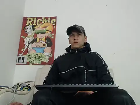 Snapshot of Thomasjons_ chatting on October 31, 10:00 pm Thomasjons online show from October 31, 10:00 pm