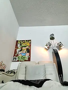 Thomasjons  online show from February 21, 1:50 am