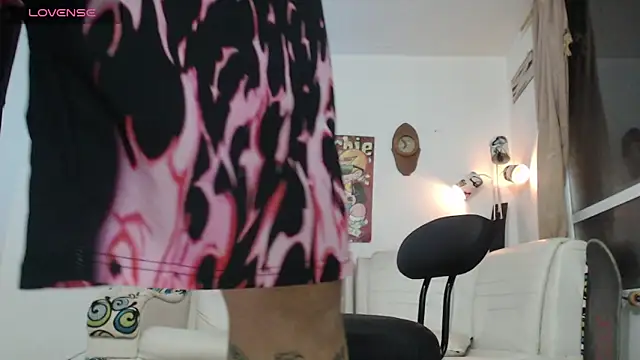 Thomasjons  online show from May 9, 2:28 am