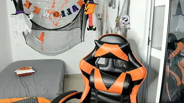 jhosep hamilton online show from October 24, 11:45 pm