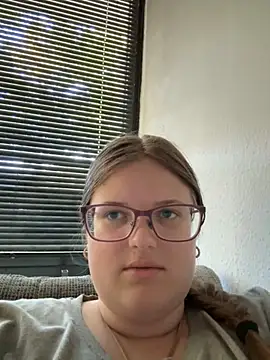 CurvyPaar2 online show from September 28, 8:42 am