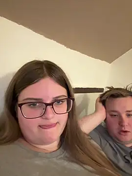 CurvyPaar2 online show from February 3, 8:03 pm