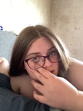 CurvyPaar2 online show from March 29, 1:44 pm