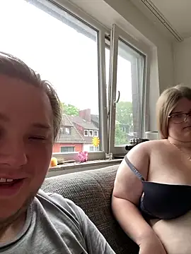CurvyPaar2 online show from May 11, 4:04 pm