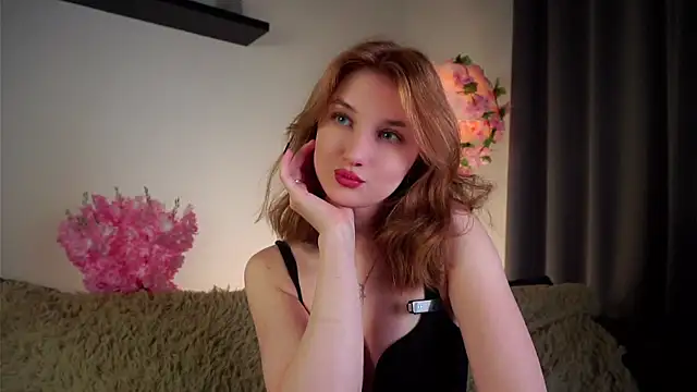 Snapshot of EasterBonney chatting on October 3, 10:45 am EasterBonney online show from October 3, 10:45 am