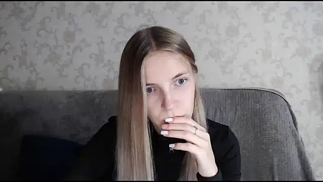 HitGyrl online show from October 7, 1:03 am