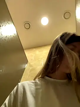 ElliRose online show from September 30, 5:56 am