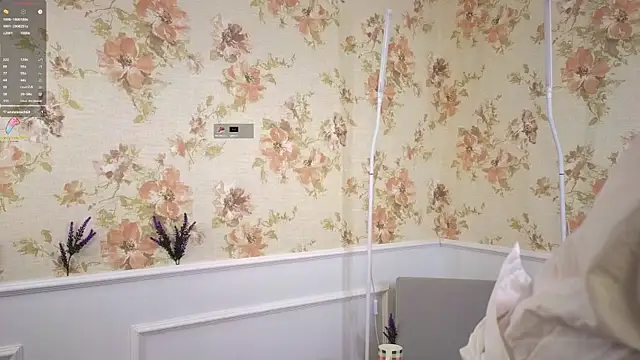 LynnaCure online show from September 30, 3:22 am