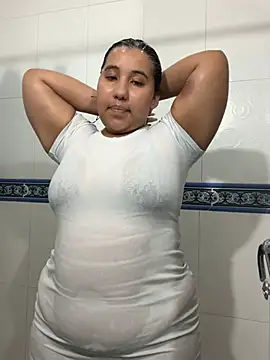 la pequena culona online show from April 15, 9:26 pm