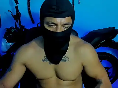 Snapshot of zeus_7777 chatting on October 2, 7:37 am zeus 7777 online show from October 2, 7:37 am