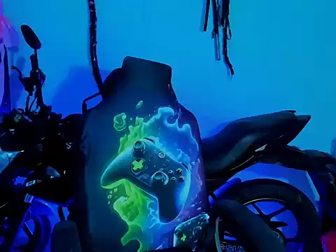 Snapshot of zeus_7777 chatting on October 8, 12:19 am zeus 7777 online show from October 8, 12:19 am