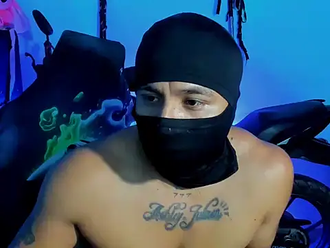 Snapshot of zeus_7777 chatting on October 9, 11:03 pm zeus 7777 online show from October 9, 11:03 pm