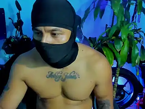 Snapshot of zeus_7777 chatting on October 12, 8:46 am zeus 7777 online show from October 12, 8:46 am