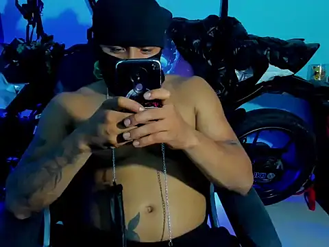 Snapshot of zeus_7777 chatting on October 12, 11:48 pm zeus 7777 online show from October 12, 11:48 pm