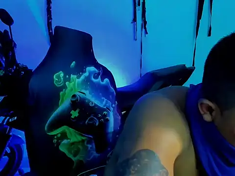 Snapshot of zeus_7777 chatting on October 14, 4:46 am zeus 7777 online show from October 14, 4:46 am