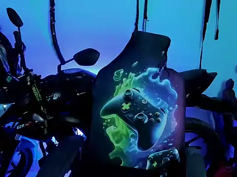 Snapshot of zeus_7777 chatting on October 15, 10:15 am zeus 7777 online show from October 15, 10:15 am