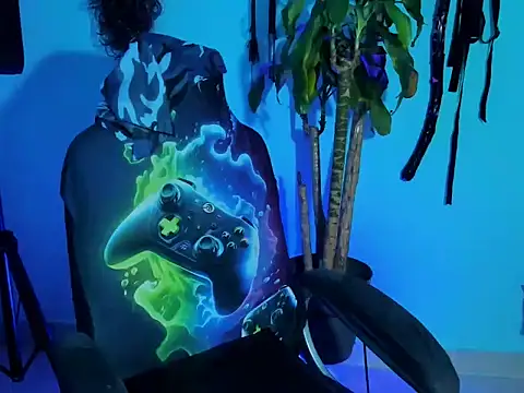 Snapshot of zeus_7777 chatting on October 29, 8:49 am zeus 7777 online show from October 29, 8:49 am