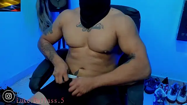 Snapshot of zeus_7777 chatting on May 2, 8:52 am zeus 7777 online show from May 2, 8:52 am