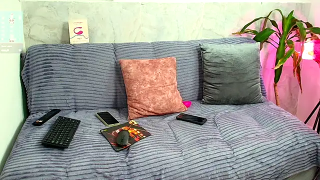 Luna logan online show from November 27, 3:52 am