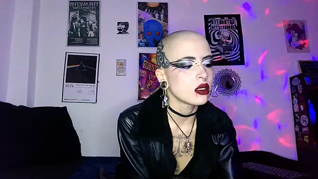 plutonbluemooon333 online show from October 22, 11:37 pm