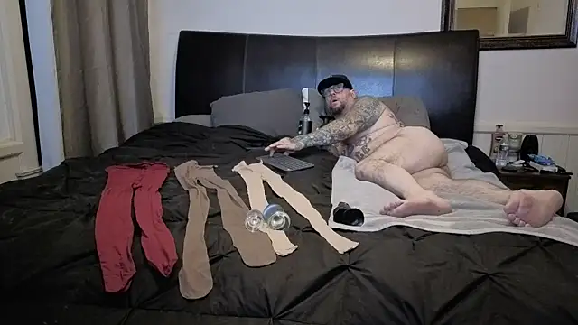 pantyhoselover54 online show from November 25, 1:49 am